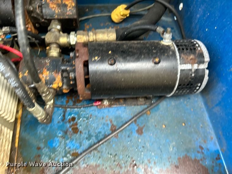 image for item DJ6424 1996 Up Right SL26N  scissor lift