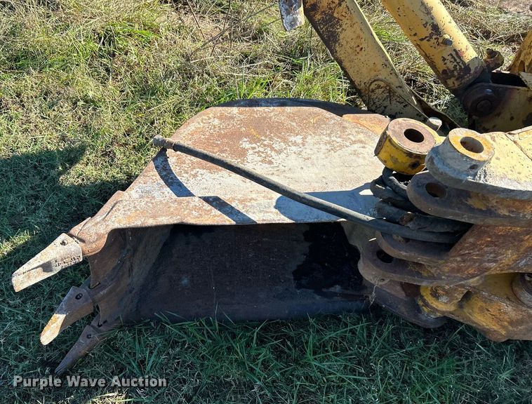 image for item DJ6438 Caterpillar  backhoe attachments