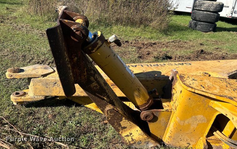 image for item DJ6438 Caterpillar  backhoe attachments