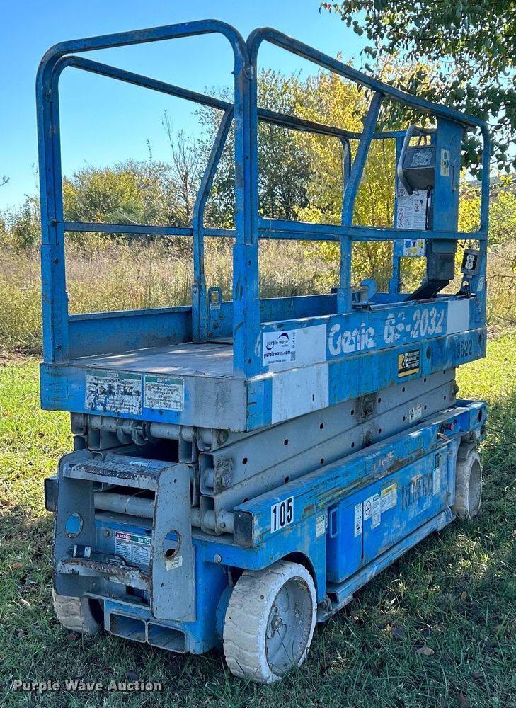 image for item DJ6442 Genie GS-2032  scissor lift