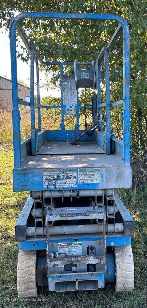 image for item DJ6442 Genie GS-2032  scissor lift