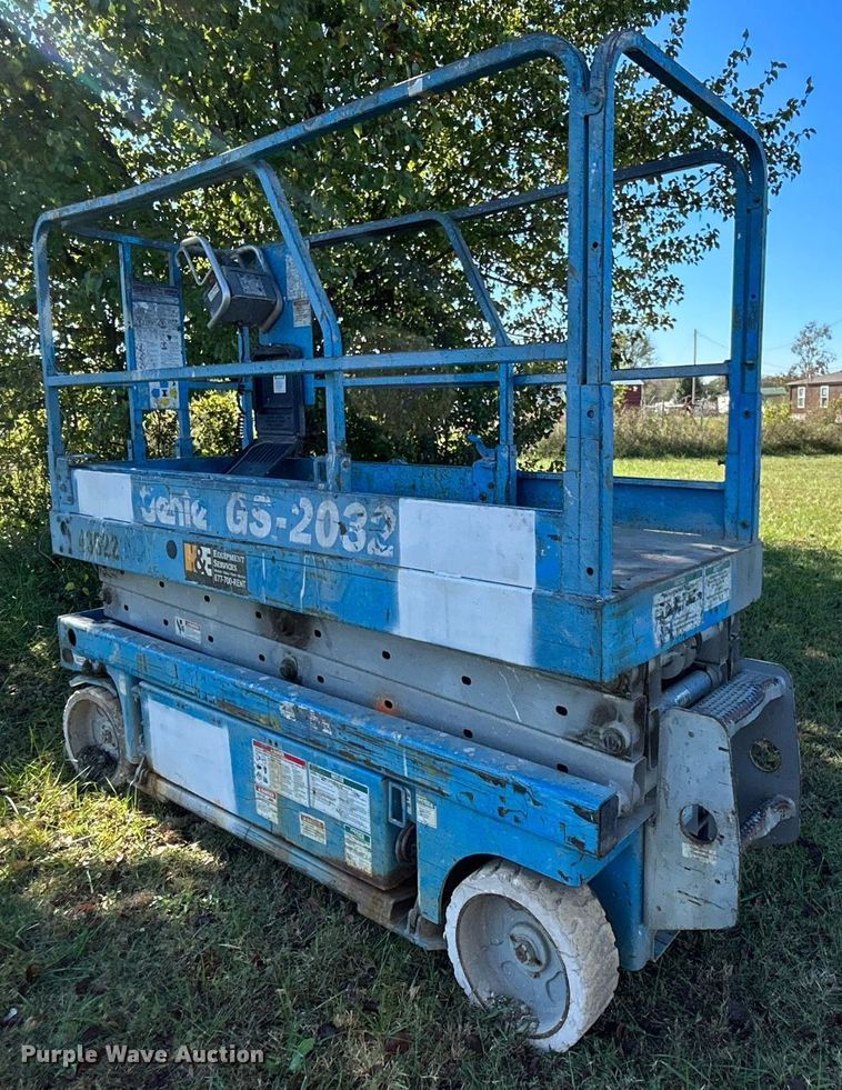 image for item DJ6442 Genie GS-2032  scissor lift