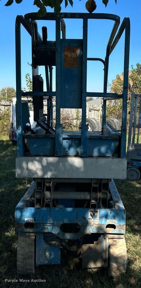 image for item DJ6442 Genie GS-2032  scissor lift