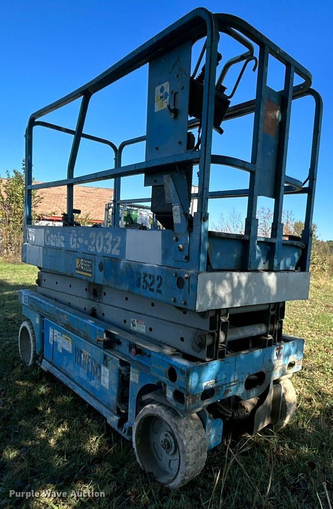 image for item DJ6442 Genie GS-2032  scissor lift