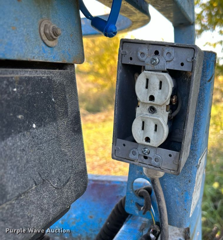 image for item DJ6442 Genie GS-2032  scissor lift