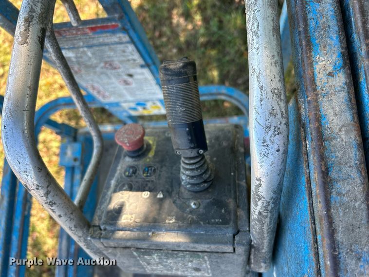 image for item DJ6442 Genie GS-2032  scissor lift