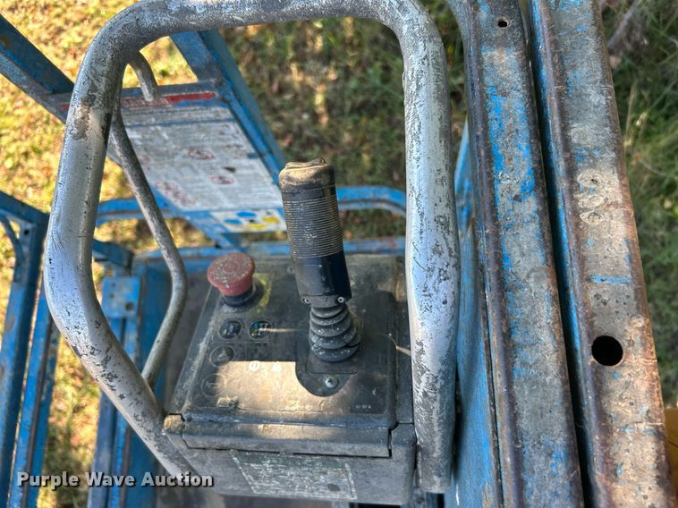 image for item DJ6442 Genie GS-2032  scissor lift