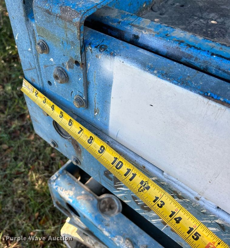 image for item DJ6442 Genie GS-2032  scissor lift