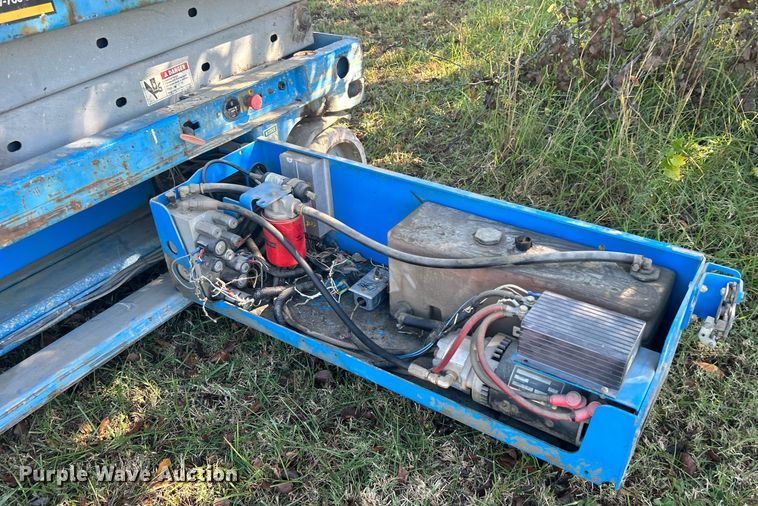 image for item DJ6442 Genie GS-2032  scissor lift