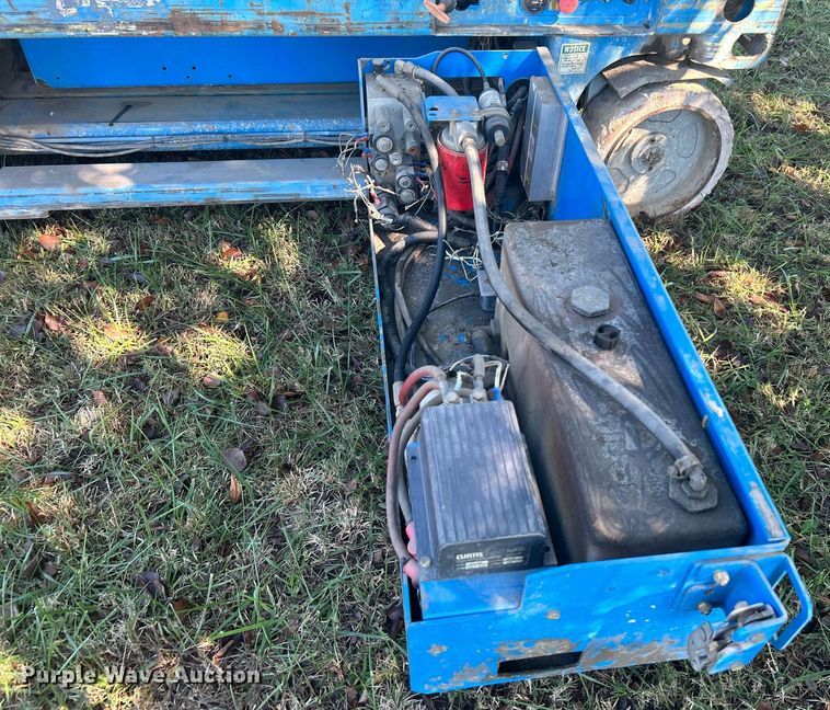 image for item DJ6442 Genie GS-2032  scissor lift