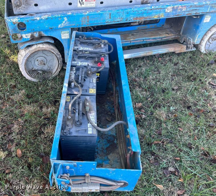 image for item DJ6442 Genie GS-2032  scissor lift