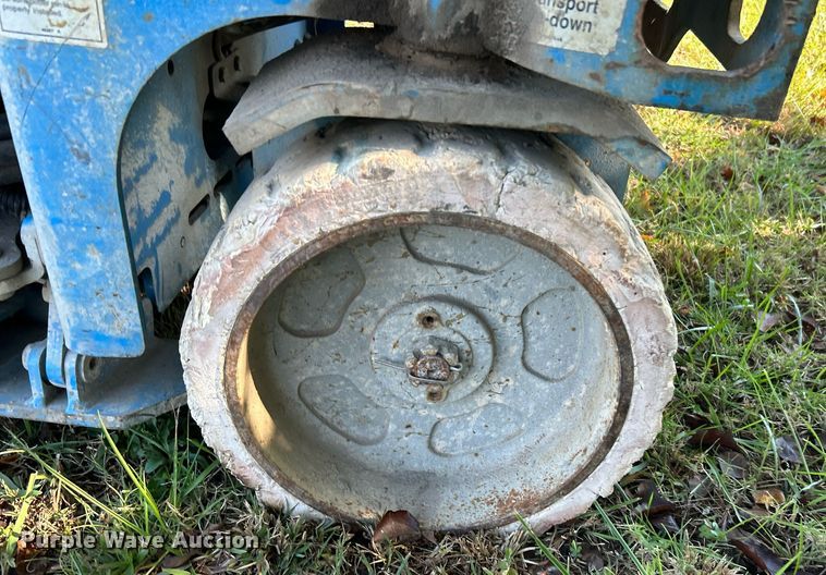 image for item DJ6442 Genie GS-2032  scissor lift