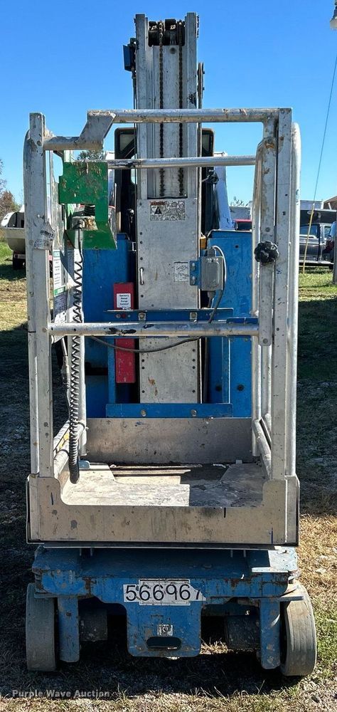 image for item DJ6443 2013 Genie GR-20  vertical lift