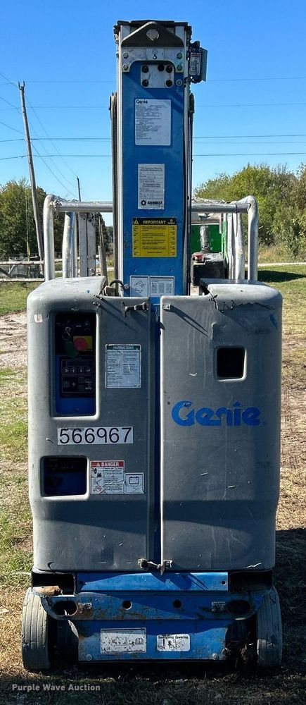 image for item DJ6443 2013 Genie GR-20  vertical lift