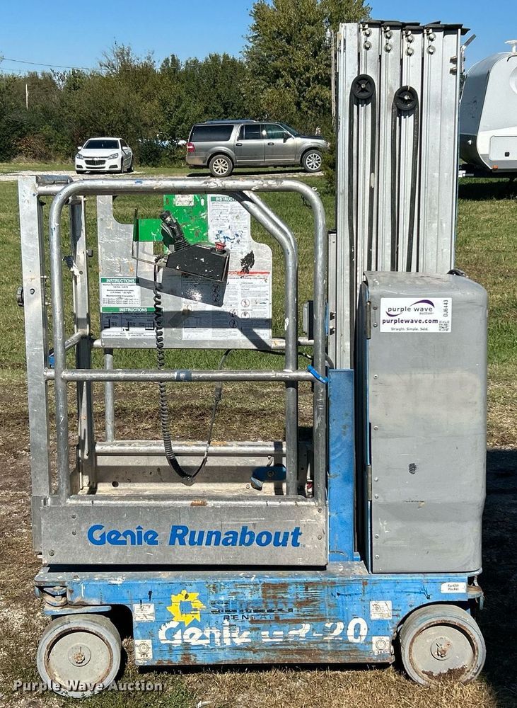 image for item DJ6443 2013 Genie GR-20  vertical lift
