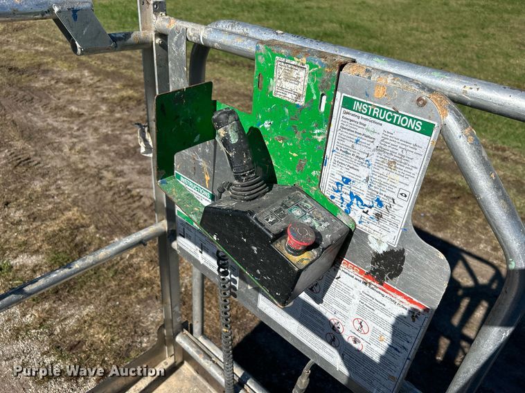 image for item DJ6443 2013 Genie GR-20  vertical lift