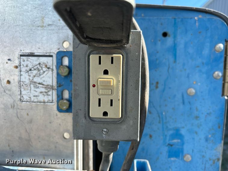 image for item DJ6443 2013 Genie GR-20  vertical lift