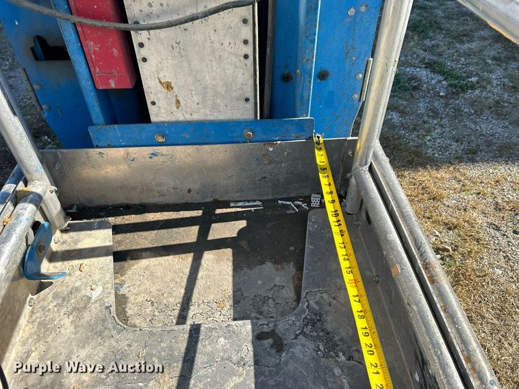 image for item DJ6443 2013 Genie GR-20  vertical lift