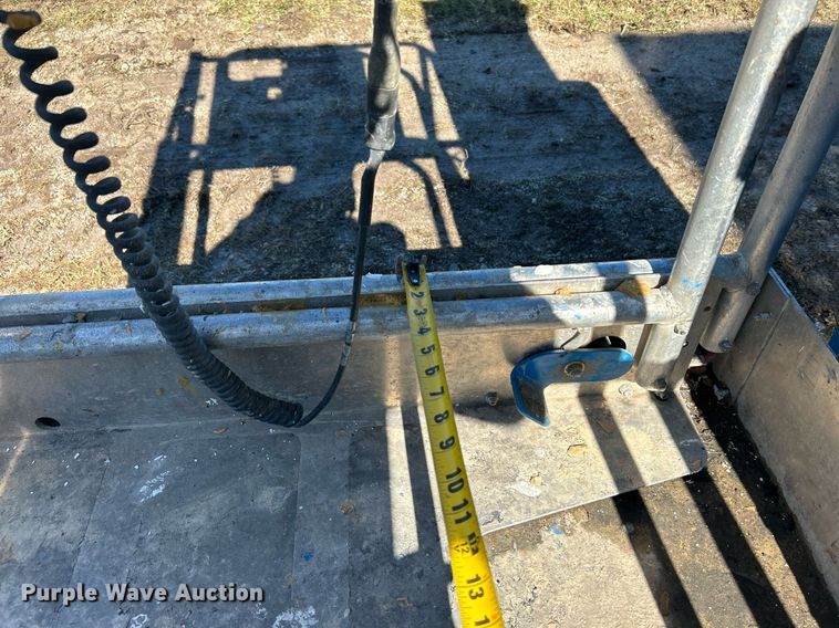 image for item DJ6443 2013 Genie GR-20  vertical lift