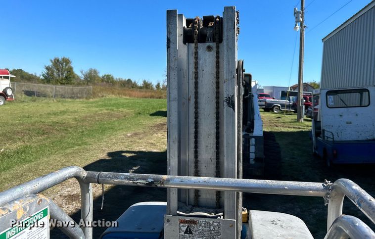 image for item DJ6443 2013 Genie GR-20  vertical lift