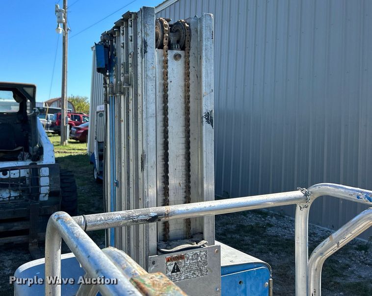 image for item DJ6443 2013 Genie GR-20  vertical lift