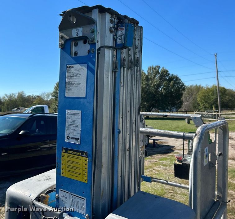 image for item DJ6443 2013 Genie GR-20  vertical lift