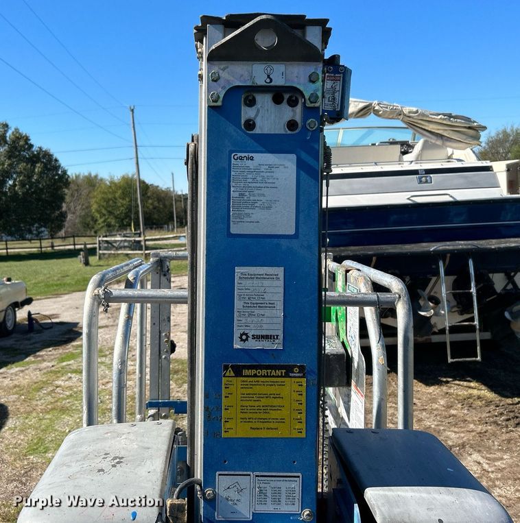 image for item DJ6443 2013 Genie GR-20  vertical lift