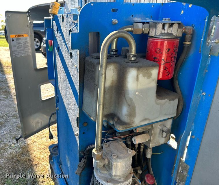 image for item DJ6443 2013 Genie GR-20  vertical lift