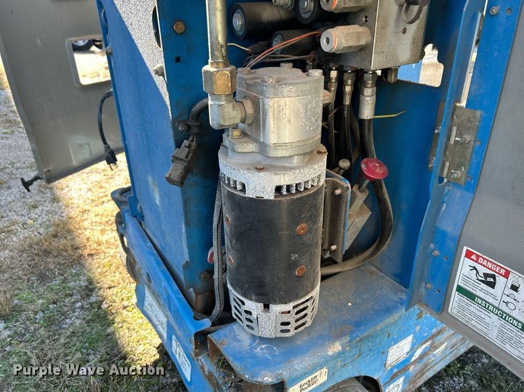 image for item DJ6443 2013 Genie GR-20  vertical lift