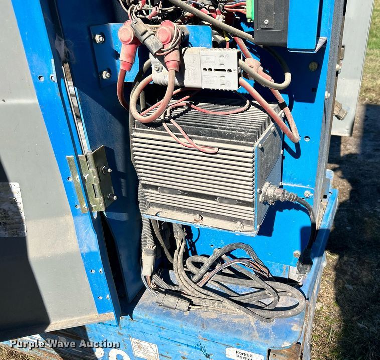 image for item DJ6443 2013 Genie GR-20  vertical lift