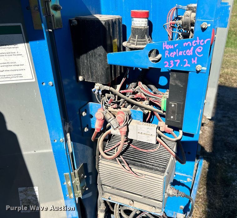 image for item DJ6443 2013 Genie GR-20  vertical lift