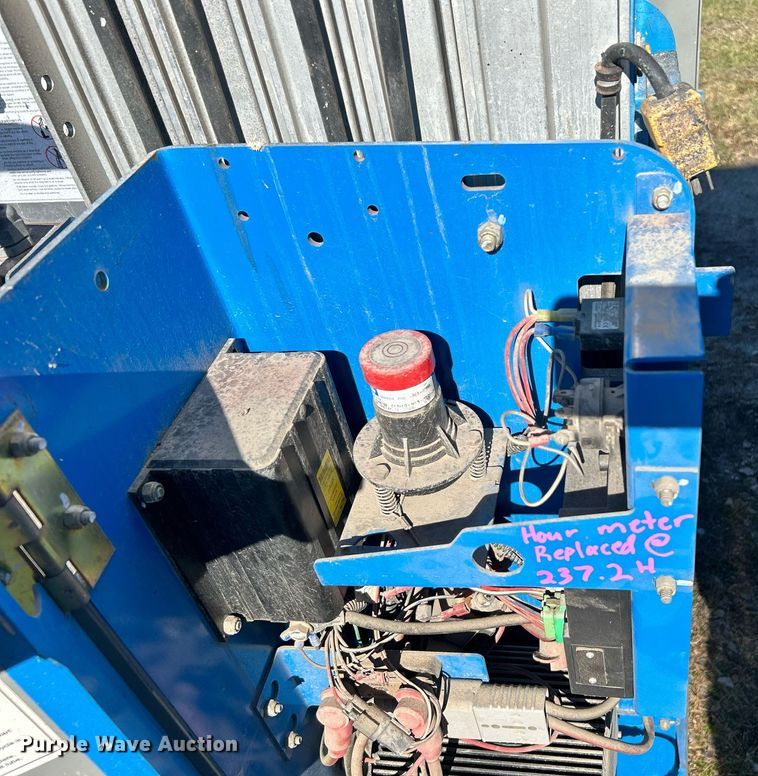 image for item DJ6443 2013 Genie GR-20  vertical lift