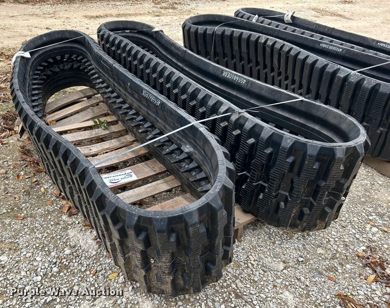 image for item DJ6470 18" W rubber tracks