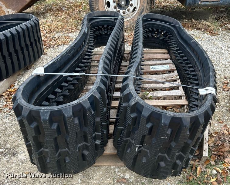 image for item DJ6470 18" W rubber tracks