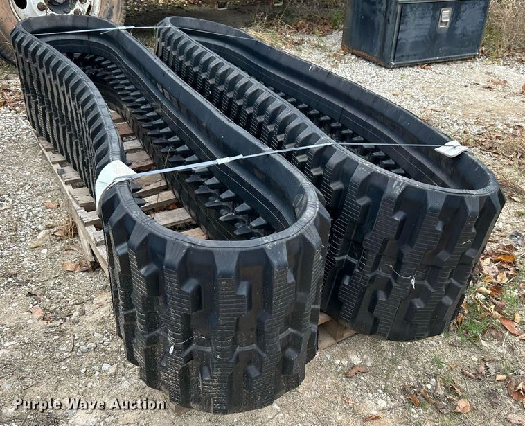 image for item DJ6470 18" W rubber tracks