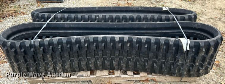 image for item DJ6470 18" W rubber tracks