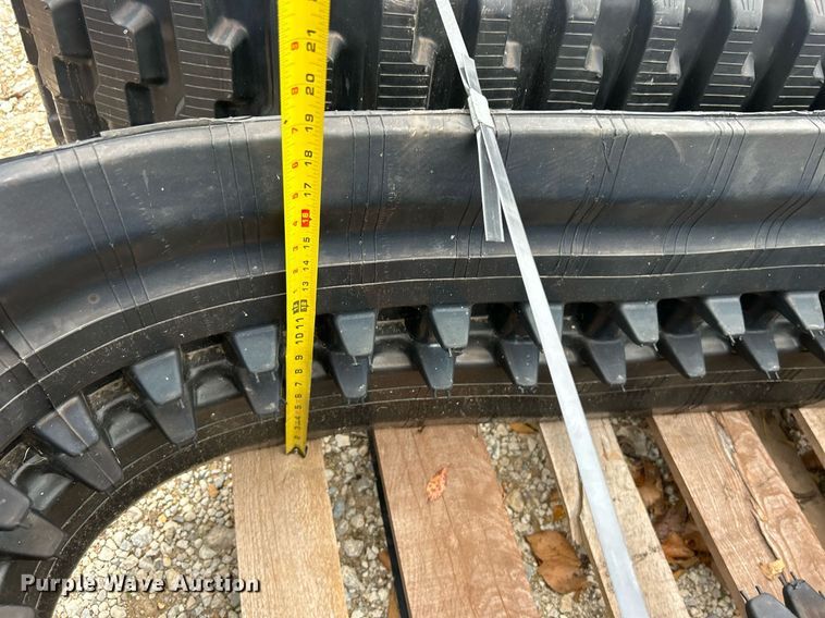 image for item DJ6470 18" W rubber tracks