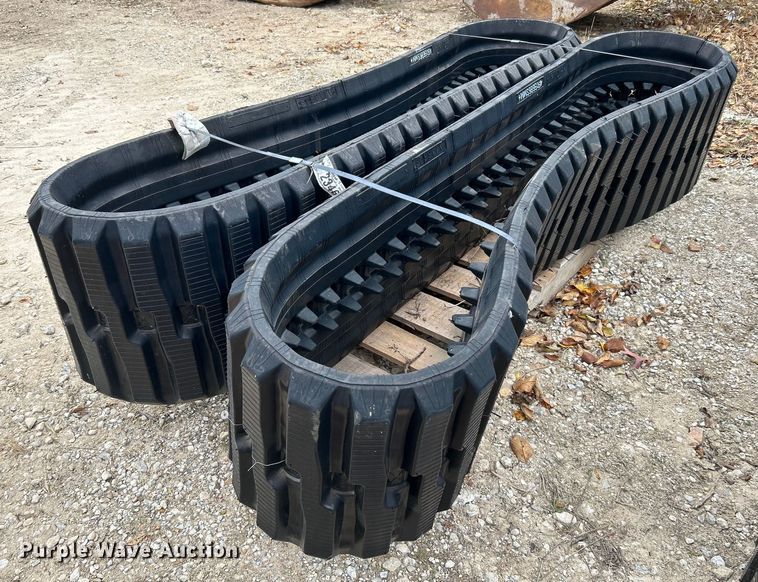 image for item DJ6471 18" W rubber tracks