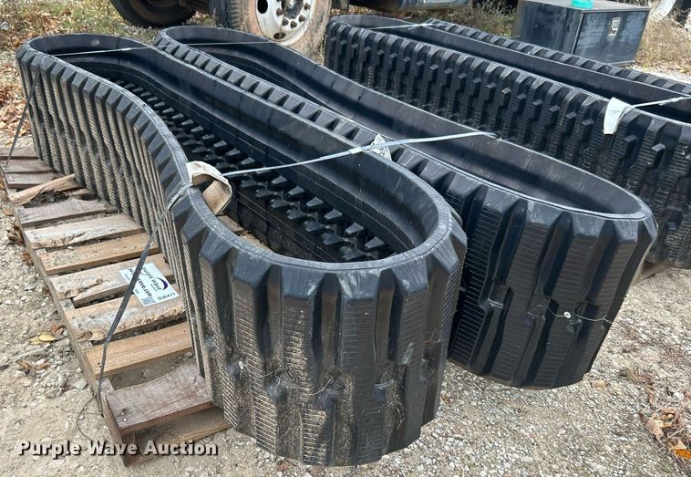 image for item DJ6471 18" W rubber tracks