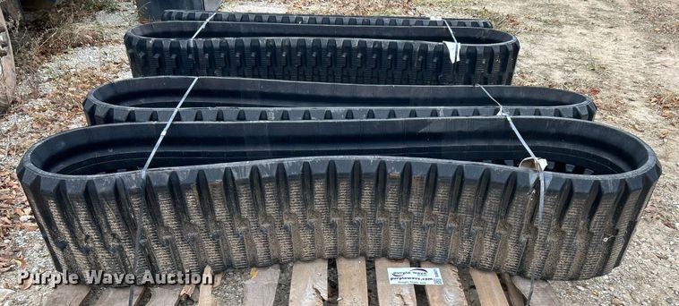 image for item DJ6471 18" W rubber tracks