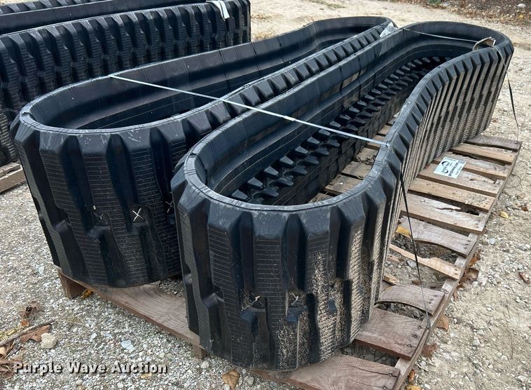 image for item DJ6471 18" W rubber tracks