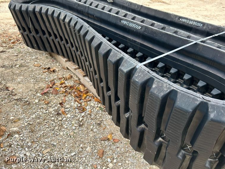 image for item DJ6471 18" W rubber tracks