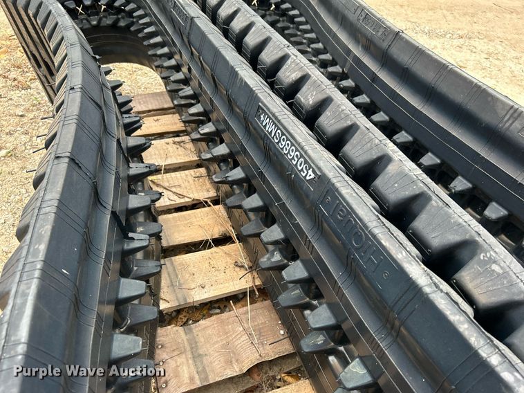 image for item DJ6471 18" W rubber tracks