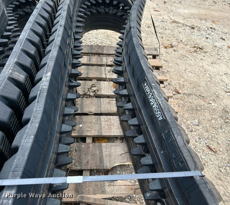 image for item DJ6471 18" W rubber tracks