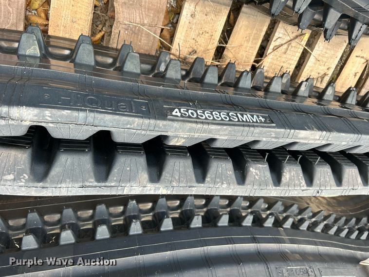 image for item DJ6471 18" W rubber tracks