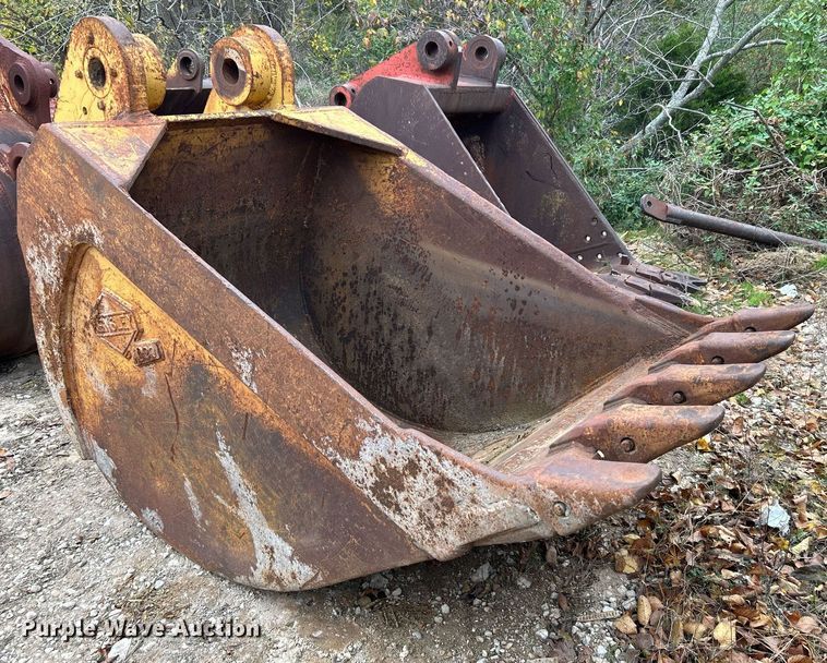 image for item DJ6472 (2) excavator buckets
