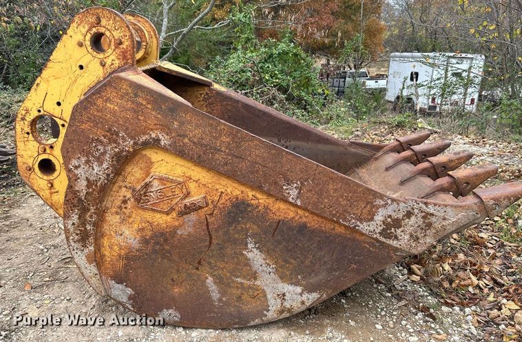 image for item DJ6472 (2) excavator buckets