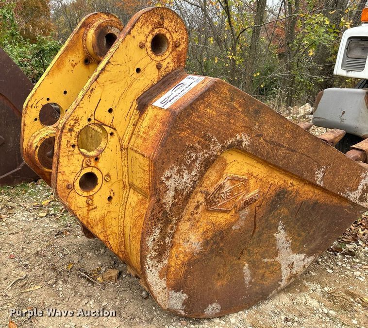 image for item DJ6472 (2) excavator buckets