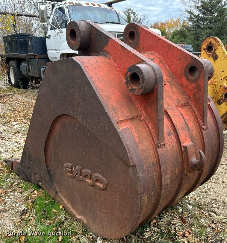 image for item DJ6472 (2) excavator buckets