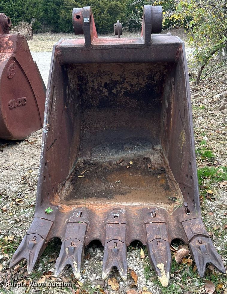 image for item DJ6472 (2) excavator buckets